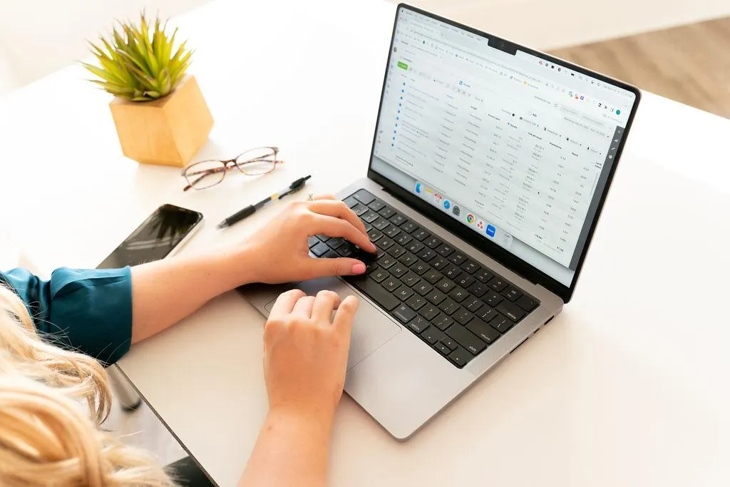 Hartness Marketing logo